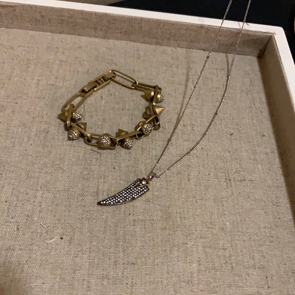 Necklace bracelet set